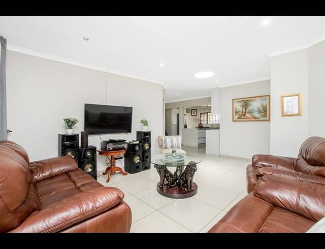 4 BEDROOM HOUSE FOR SALE IN RANGE VIEW